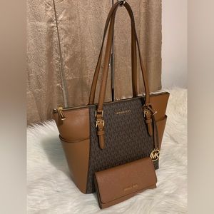 Michael Kors Charlotte with wallet set